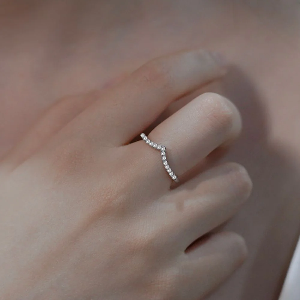 Curved V-Shape Ring - Image 3