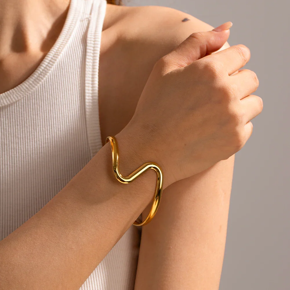 LuxeCuffs Bracelet - Image 5