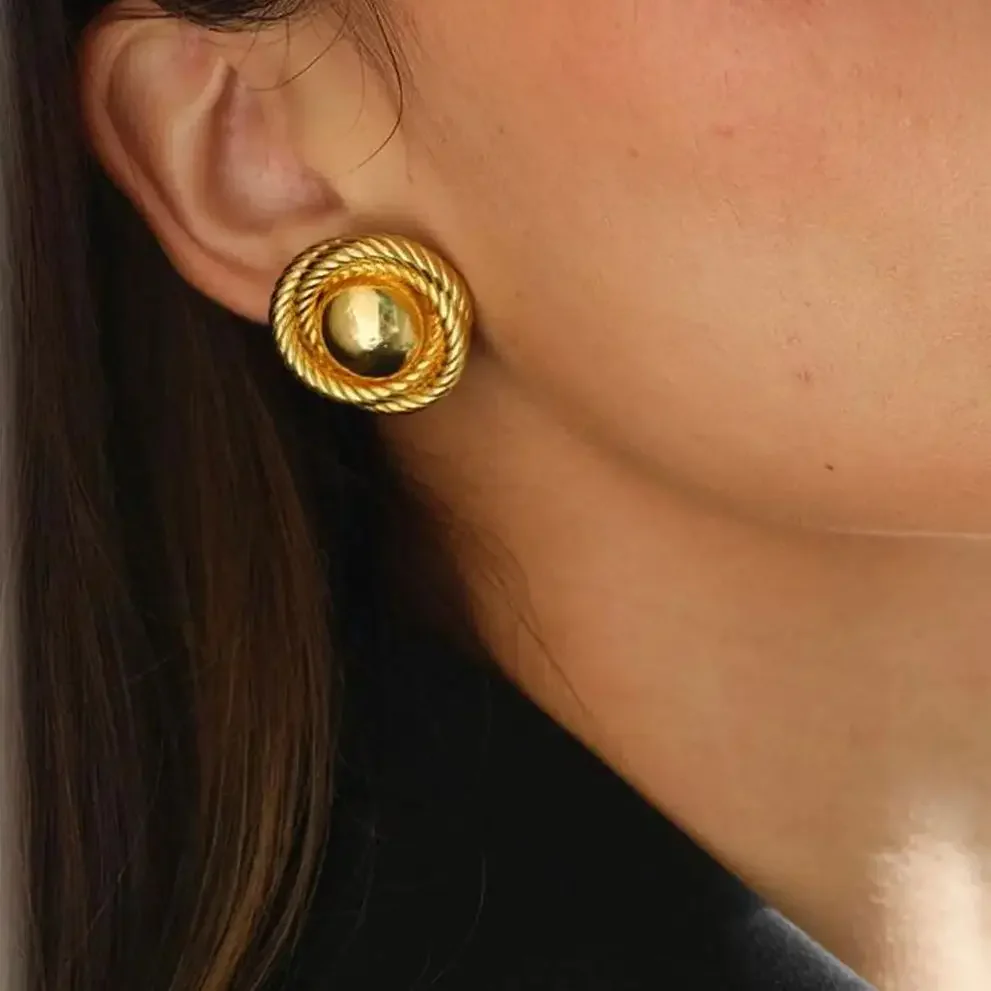 LuxeGleam Earring - Image 3